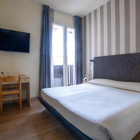 My Place Hotel Римини Экстерьер фото