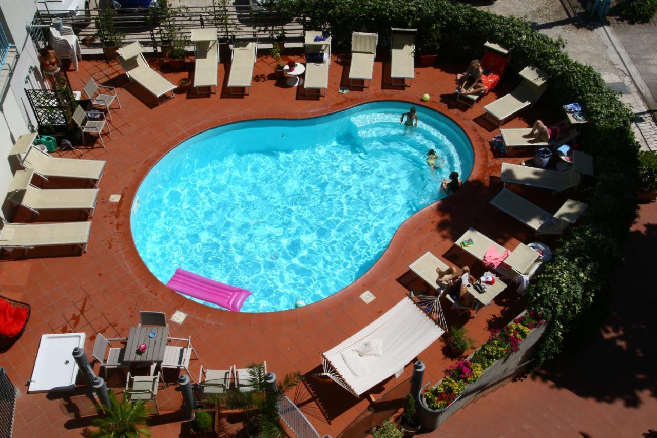 My Place Hotel Римини Экстерьер фото
