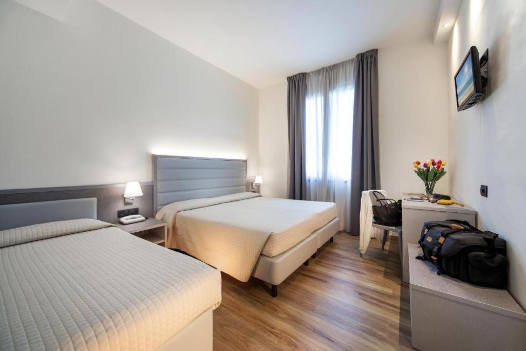 My Place Hotel Римини Экстерьер фото