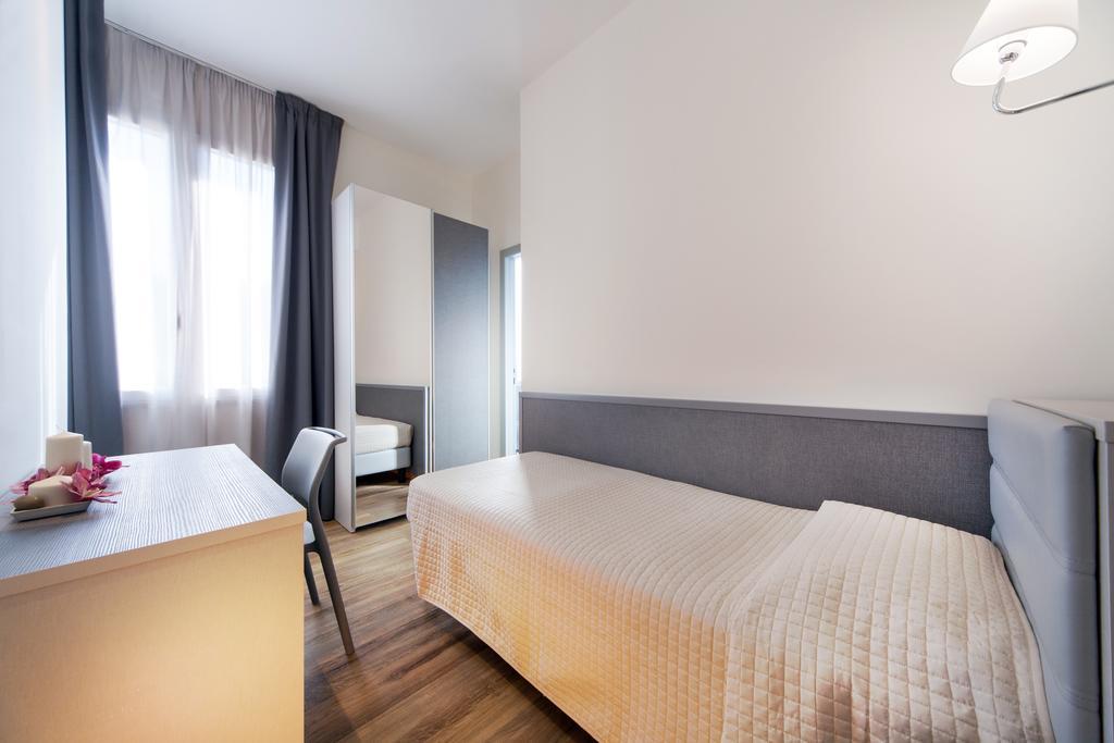 My Place Hotel Римини Экстерьер фото