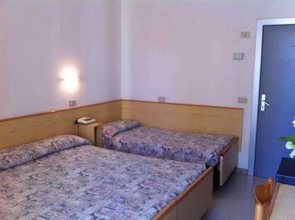 My Place Hotel Римини Экстерьер фото
