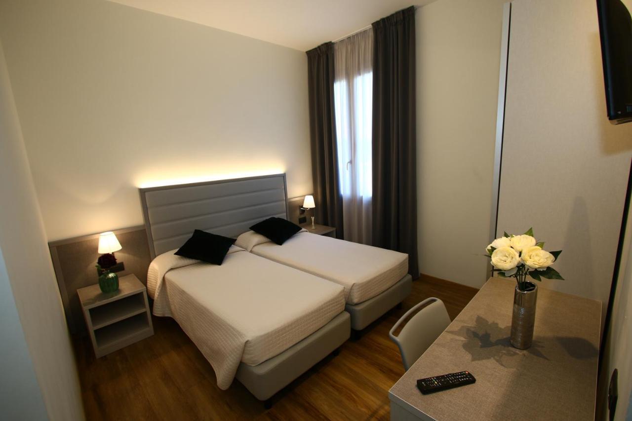 My Place Hotel Римини Экстерьер фото
